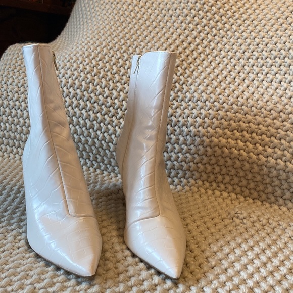 Boots - Picture 4 of 5